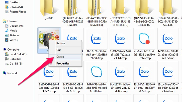 Click chuột hoặc tổ hợp phím Ctrl +A chọn tất cả file, nhấp chuột phải Delete tất cả.